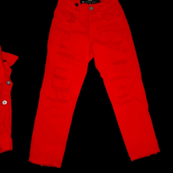 Jean Set Designer - Picture 5 of 6